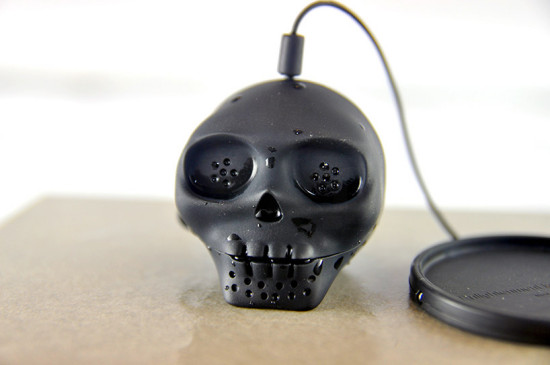 lee-jinyoung-skull-tea-infuser-designboom-04