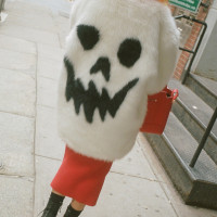 holiday-shopping-street-style _skull